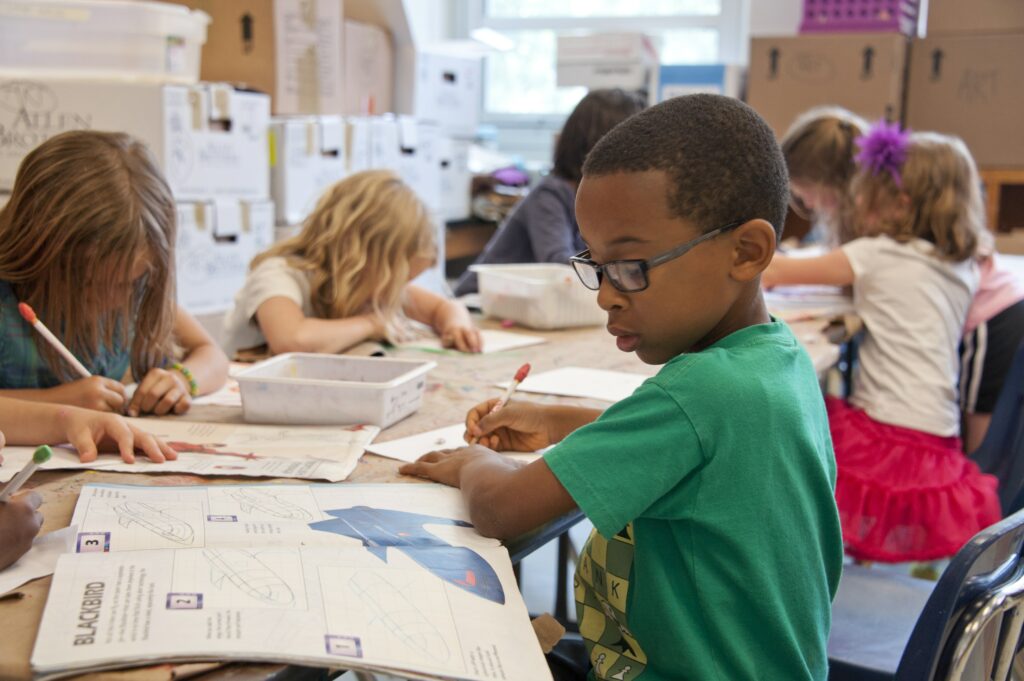 La prévention du surpoids des enfants se joue aussi à l'école.